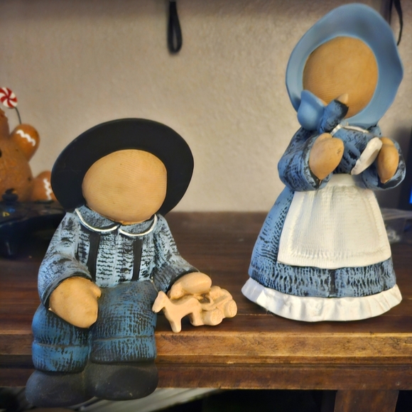 Other - Faceless Amish figurine set